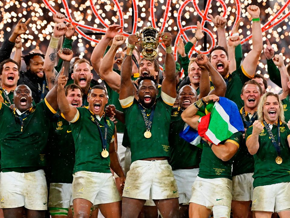 PARIS, FRANCE - OCTOBER 28: Siya Kolisi of South Africa lifts The Webb Ellis Cup following the Rugby World Cup Final match between New Zealand and South Africa at Stade de France on October 28, 2023 in Paris, France. (Photo by Dan Mullan/Getty Images)