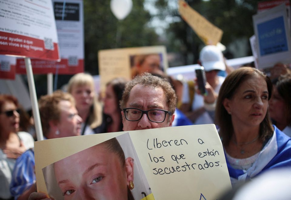 Israeli residents and Mexicans with family members living in Israel, protest for the release of children kidnapped by Hamas gunmen on October 7 and taken to Gaza, outside the UNICEF offices, in Mexico City, Mexico November 21, 2023. REUTERS/Henry Romero