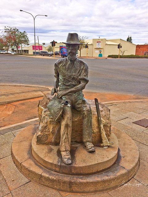 The statue of Paddy Hannan in Kalgoorlie before it was damaged